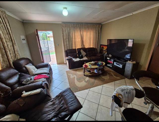 3 BEDROOM HOUSE FOR SALE IN THE ORCHARDS